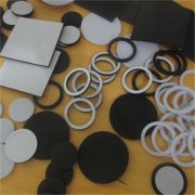 使其形成一定的厚度和形状的导电泡棉片材