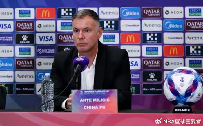 中国女足亚洲杯出局主帅主动请辞 换帅风波引热