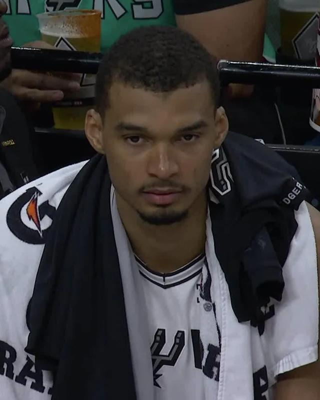 文班亚马41+16率马刺大胜公牛 两双纪录刷新历史