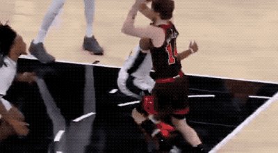 文班亚马41+16率马刺大胜公牛 两双纪录刷新历史