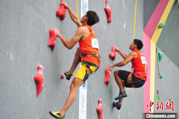 西藏首次举办速度攀岩赛 邓丽娟刷新中国纪录