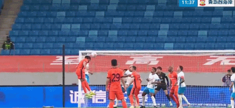 VAR两次介入判罚引争议 青岛海牛主场遭双杀