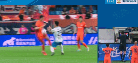 VAR两次介入判罚引争议 青岛海牛主场遭双杀