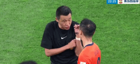 VAR两次介入判罚引争议 青岛海牛主场遭双杀